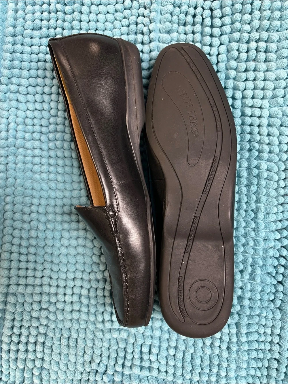 Trotters Black Leather Slip-On Loafers